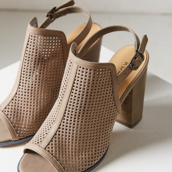 🆕 Kelsi Dagger Heels - Picture 7 of 17